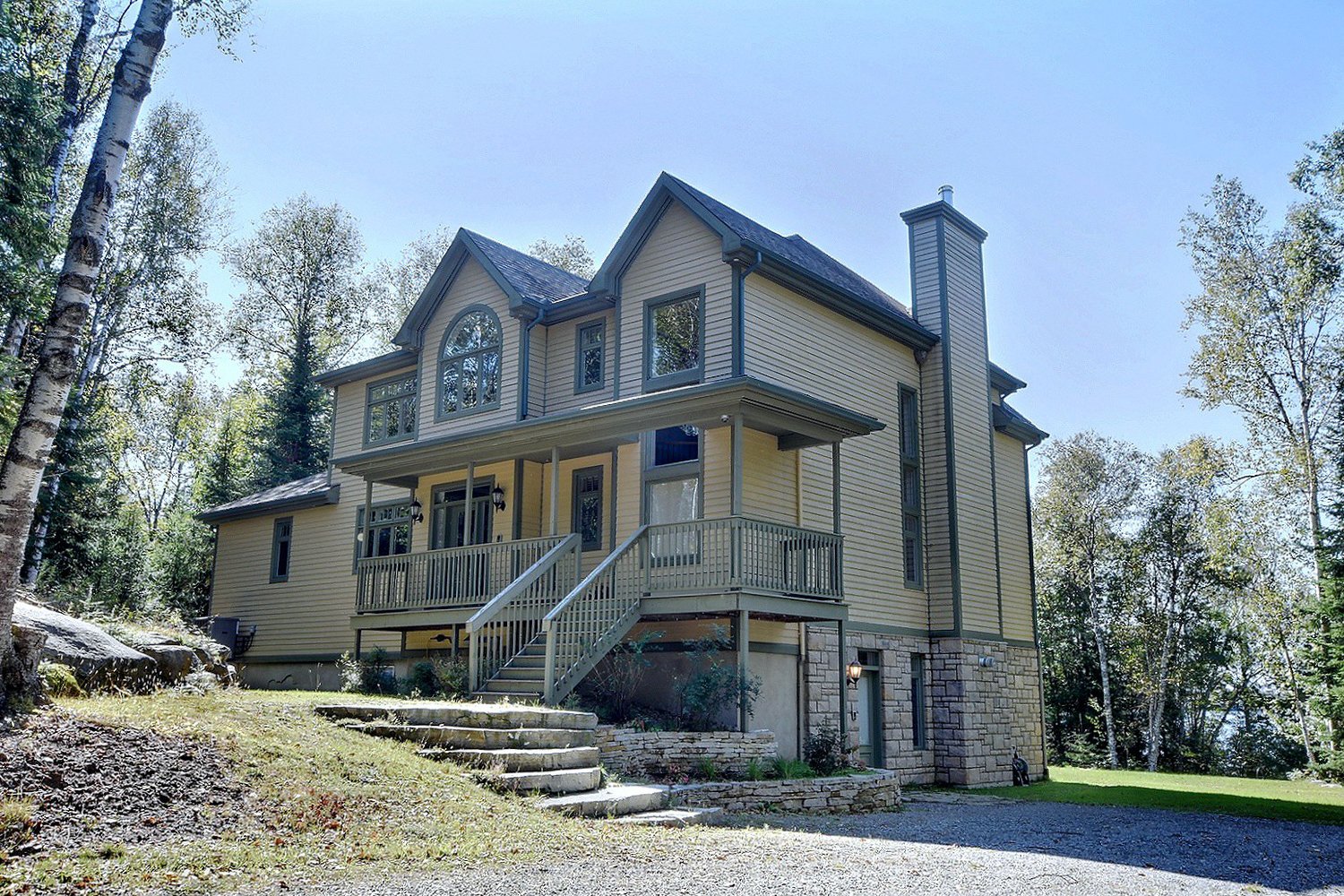 Discover the Laurentian region, in Canada Luxury Real Estate BARNES